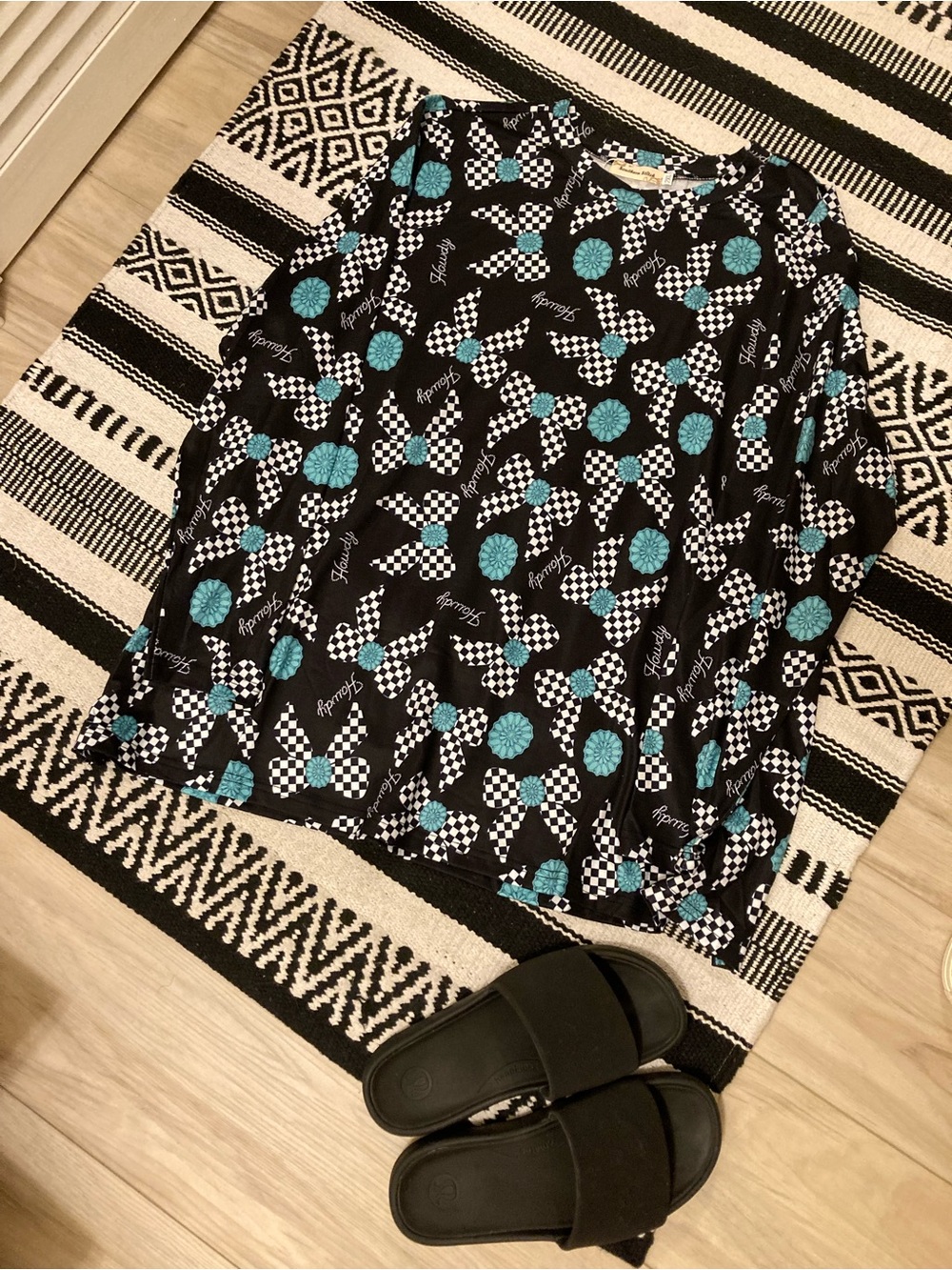 Women’s Long Sleeve Patterned Tee - Black/Turquoise